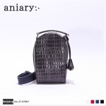【aniary|アニアリ】ティントエンボシングレザー ボディバッグ 27-07001-NV